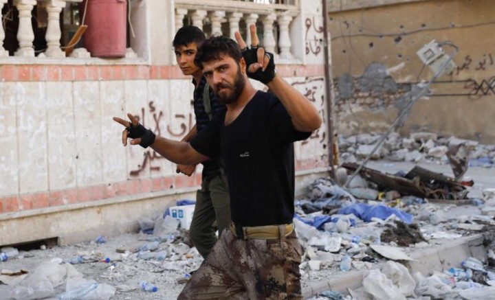 Khoc liet cuoc chien giua duong pho Raqqa, Syria-Hinh-9