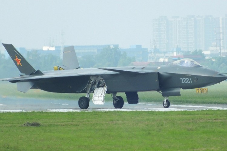 J-20: Du lon nhung chua du tam de &quot;so gang&quot; voi F-22-Hinh-5