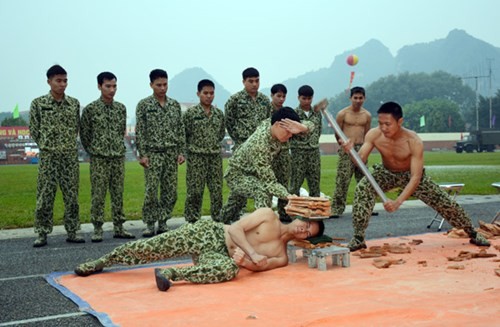 Muc kich Dac cong Viet Bac &quot;ren minh luyen nguoi&quot;-Hinh-10