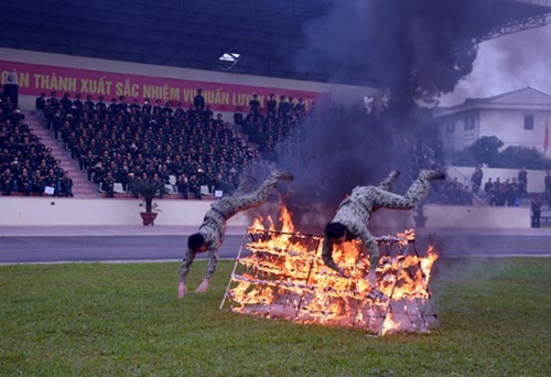 Muc kich Dac cong Viet Bac &quot;ren minh luyen nguoi&quot;-Hinh-2