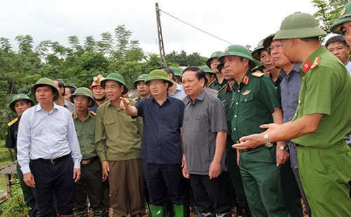 LLVT tinh Hoa Binh giup nhan dan khac phuc hau qua mua lu-Hinh-11