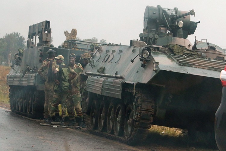 Giai ma dao quan bi nghi vua tien hanh dao chinh o Zimbabwe-Hinh-2