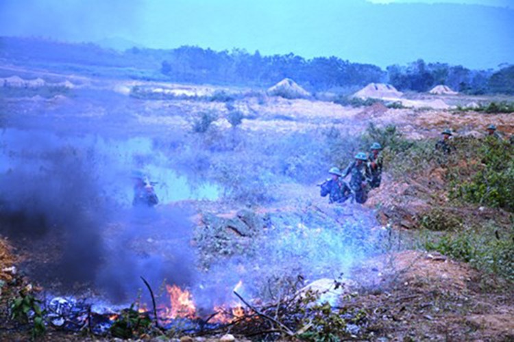 Ngac nhien phao chong tang Viet Nam danh dich do bo duong khong-Hinh-11