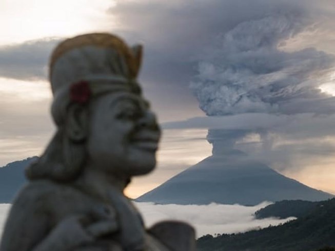 Sieu nui lua Agung "noi gian", Indonesia so tan 100.000 dan