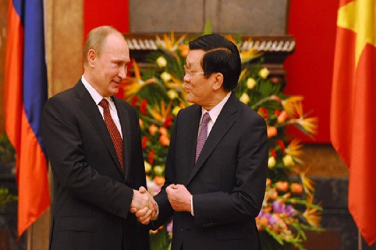 Nhung hinh anh dac biet ve Tong thong Putin khi sang tham Viet Nam-Hinh-10