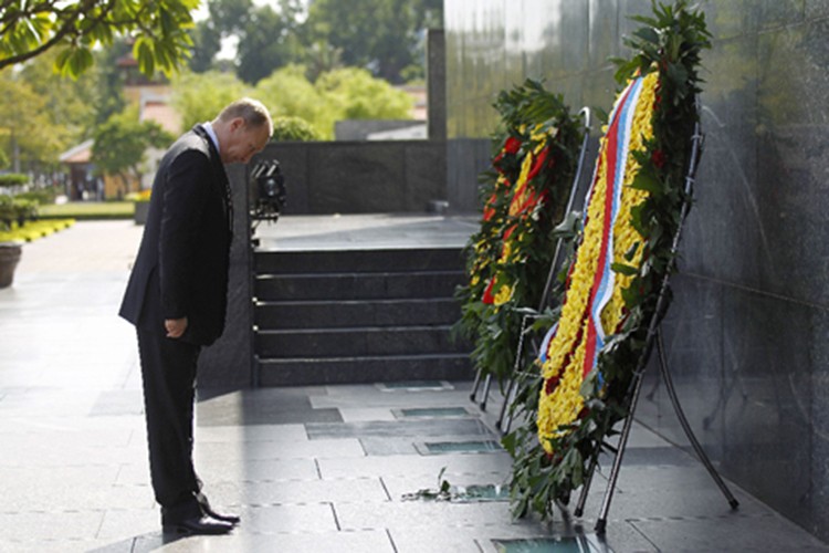 Nhung hinh anh dac biet ve Tong thong Putin khi sang tham Viet Nam-Hinh-11