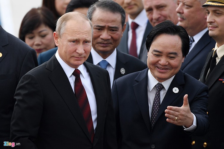 Nhung hinh anh dac biet ve Tong thong Putin khi sang tham Viet Nam-Hinh-13