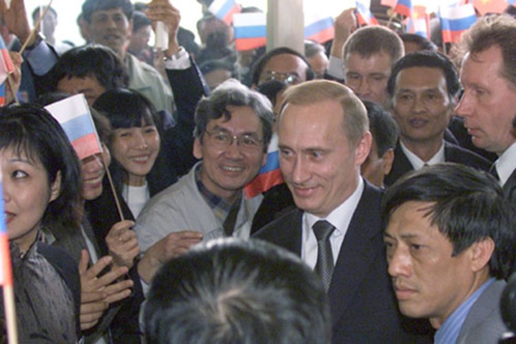 Nhung hinh anh dac biet ve Tong thong Putin khi sang tham Viet Nam-Hinh-4