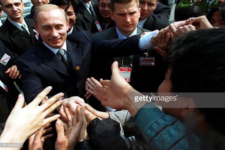 Nhung hinh anh dac biet ve Tong thong Putin khi sang tham Viet Nam-Hinh-5