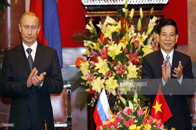 Nhung hinh anh dac biet ve Tong thong Putin khi sang tham Viet Nam-Hinh-6