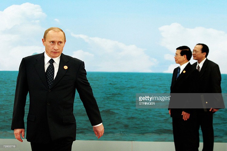 Nhung hinh anh dac biet ve Tong thong Putin khi sang tham Viet Nam-Hinh-8