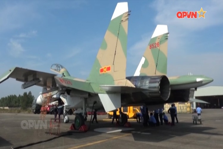 Ben trong noi “hoi sinh” may bay tiem kich Su-27 cua VN-Hinh-13