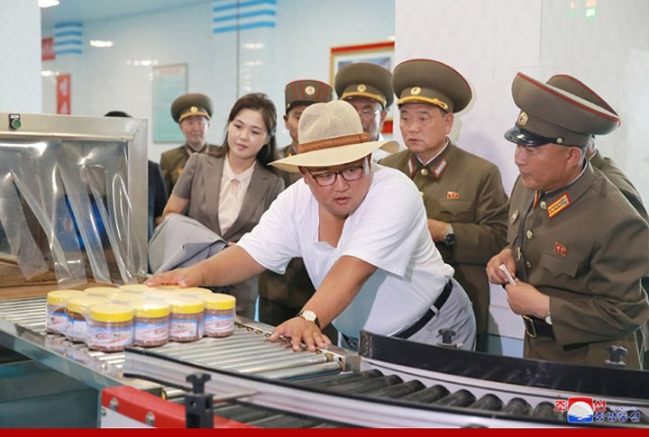Ngo ngang voi ve binh di cua lanh dao Trieu Tien Kim Jong Un-Hinh-10