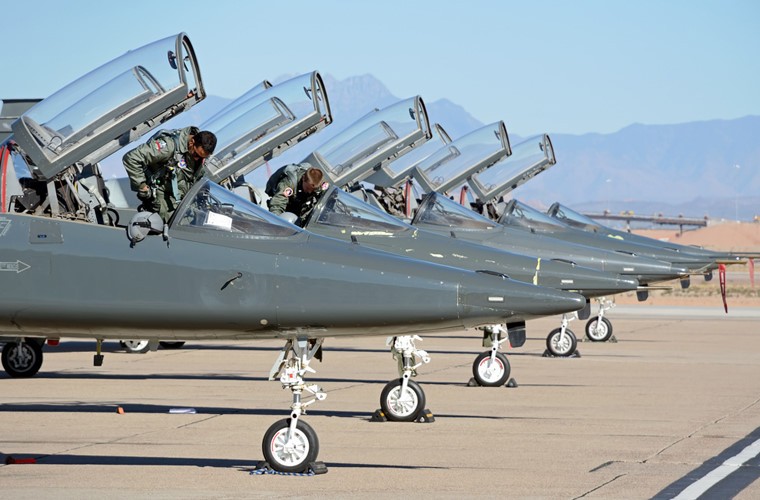 Roi lien tiep, Khong quan My nen tinh chuyen thay the T-38 Talon-Hinh-10