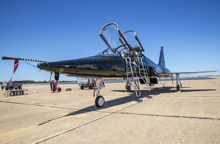 Roi lien tiep, Khong quan My nen tinh chuyen thay the T-38 Talon-Hinh-8