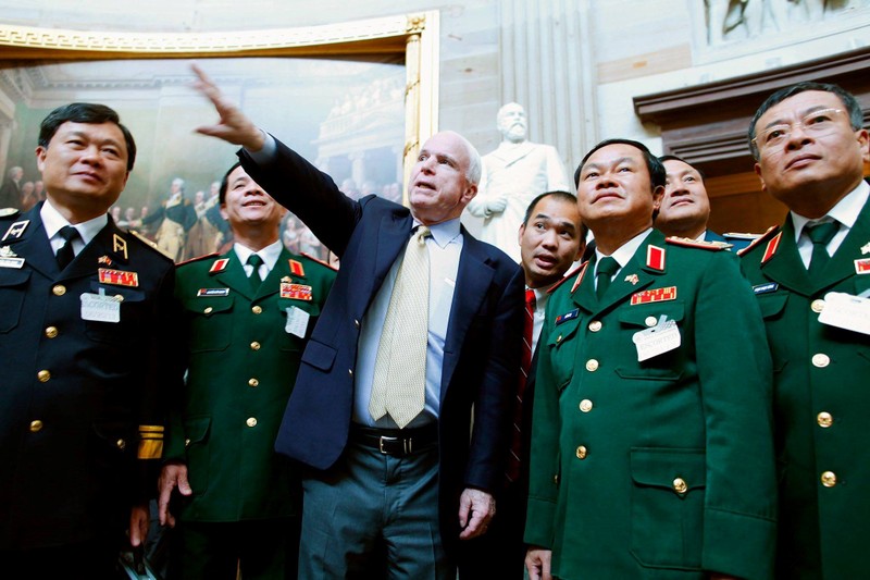 TNS John McCain - tieng noi di dau vun dap quan he Viet - My-Hinh-13