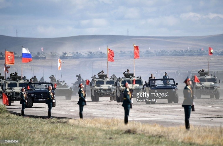 Choang ngop hang ngan xe tang Nga, mo man Vostok-2018