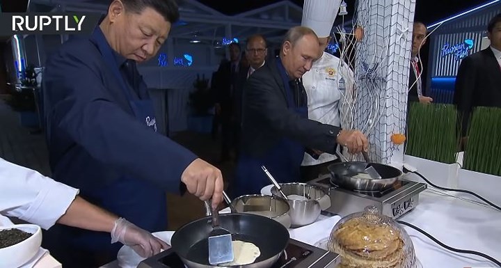 Tong thong Putin mang tap de lam banh kep moi Ong Tap Can Binh-Hinh-7