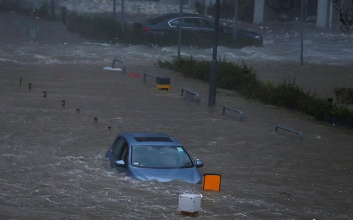 Do bo vao Hong Kong, bao Mangkhut co suc gio tren 200km/h-Hinh-4