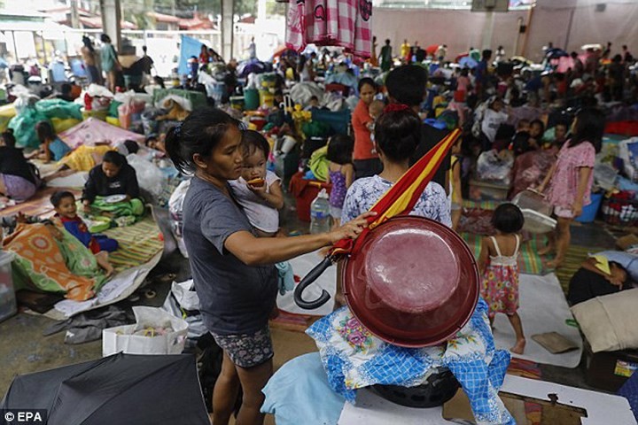 Tan pha nang ne Philippines, bao Mangkhut dang tien thang den Viet Nam-Hinh-8