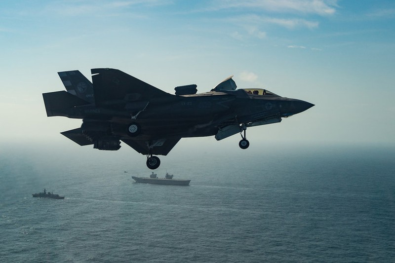 F-35 lan dau ha canh tren tau san bay dat nhat cua Anh-Hinh-5