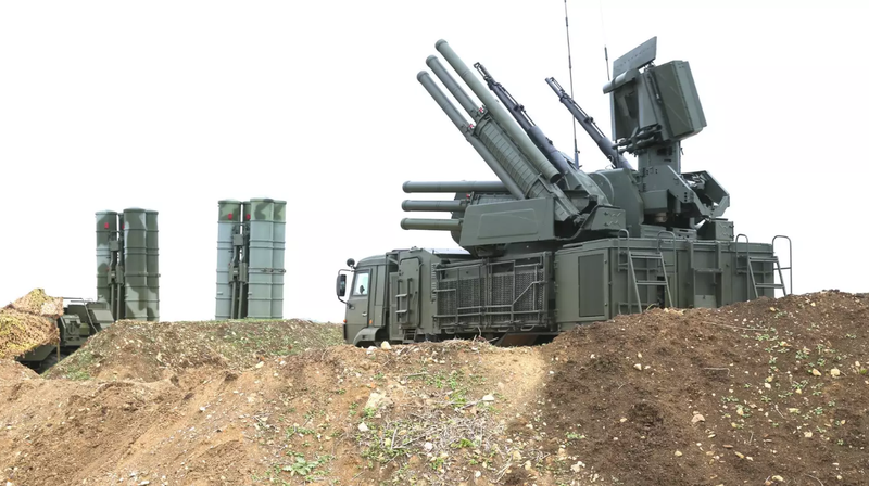 “Rong lua” S-400 uy luc gi hon S-300 ma Syria phai khao khat?