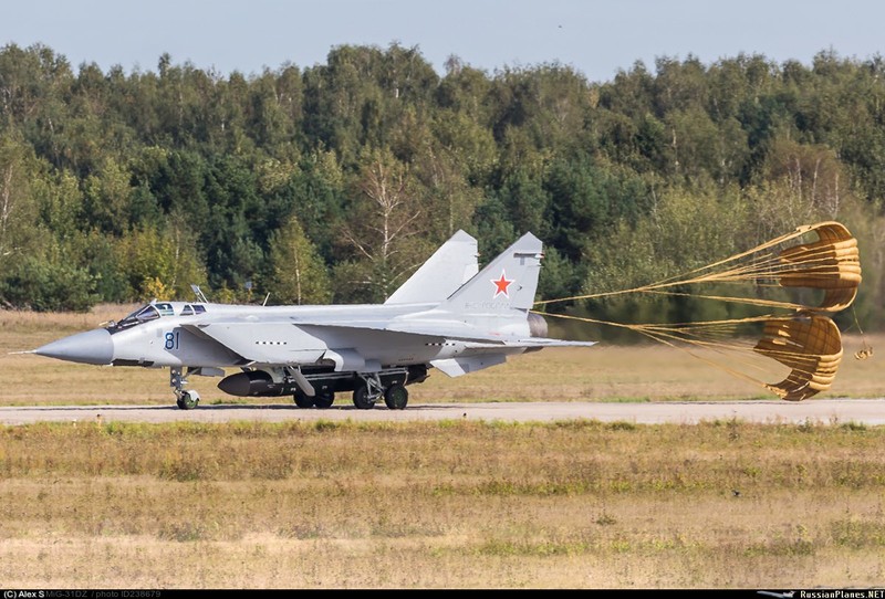MiG-31 lan dau mang ten lua diet ve tinh, ca NATO nin tho-Hinh-4