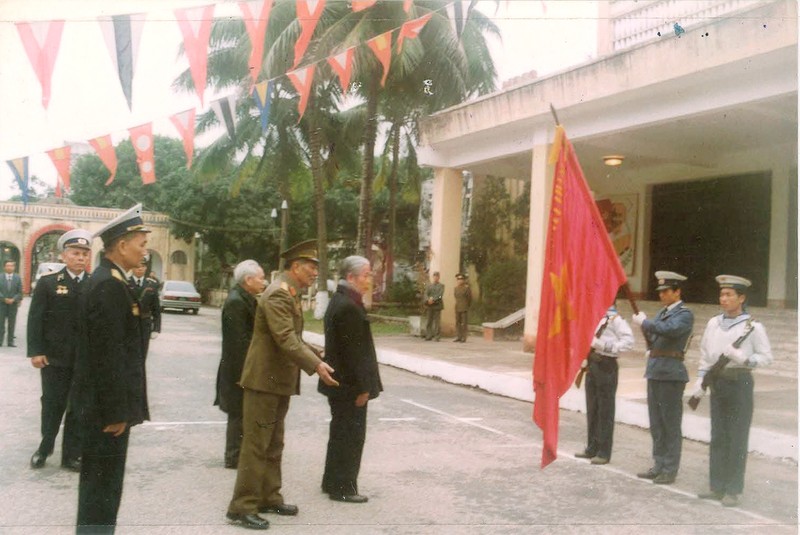 Tong Bi thu Do Muoi voi bo doi Hai quan-Hinh-4