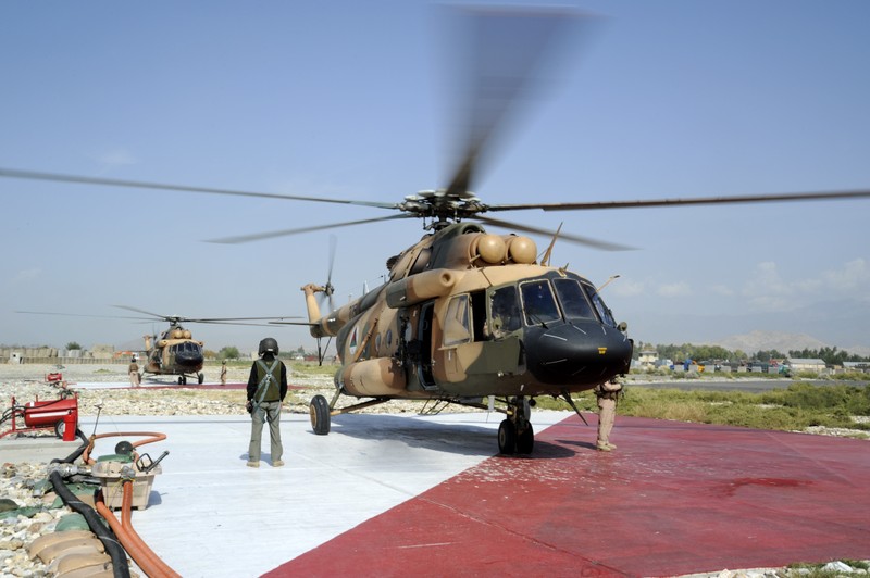 Roi truc thang quan su o Afghanistan, moi con mat do don ve Mi-17-Hinh-10