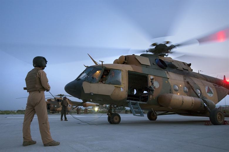 Roi truc thang quan su o Afghanistan, moi con mat do don ve Mi-17-Hinh-11