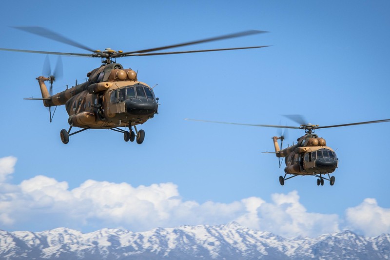 Roi truc thang quan su o Afghanistan, moi con mat do don ve Mi-17-Hinh-2