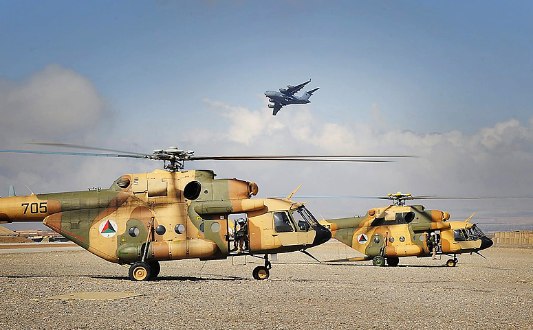 Roi truc thang quan su o Afghanistan, moi con mat do don ve Mi-17-Hinh-5