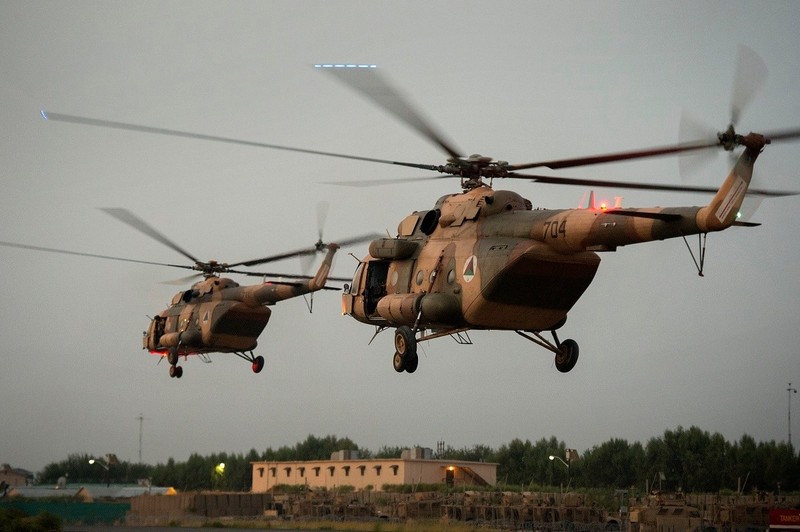 Roi truc thang quan su o Afghanistan, moi con mat do don ve Mi-17-Hinh-6