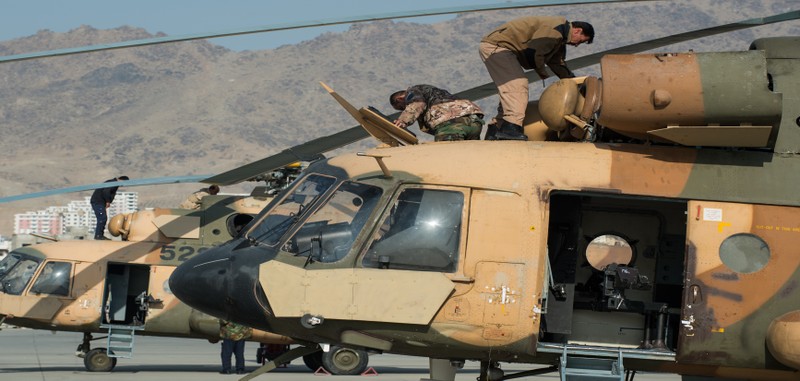 Roi truc thang quan su o Afghanistan, moi con mat do don ve Mi-17-Hinh-7