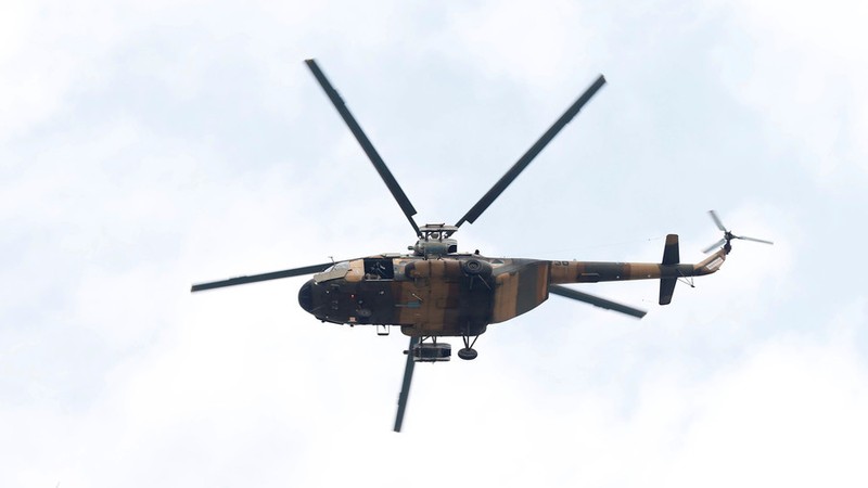 Roi truc thang quan su o Afghanistan, moi con mat do don ve Mi-17