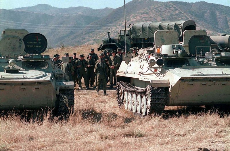 La lam hinh anh linh My cuoi xe tang T-72 tap tran-Hinh-4