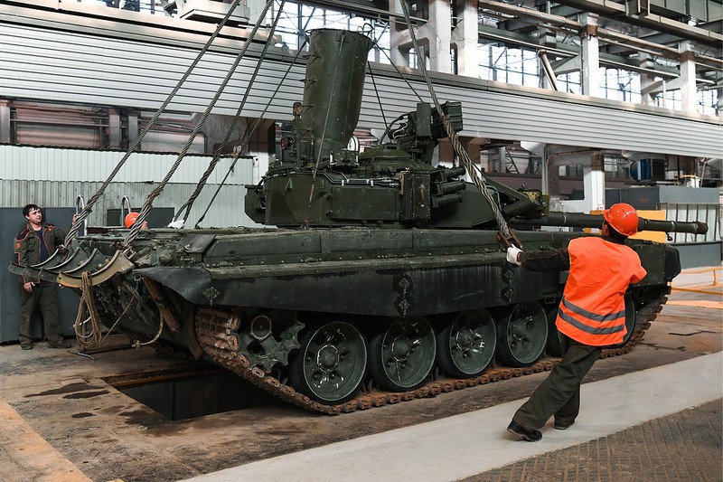 Nong: Nga bat dau giao xe tang T-90 cho Viet Nam-Hinh-5