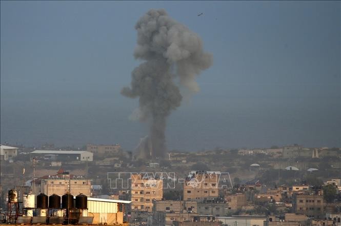 Israel khong kich Dai Gaza sau vu phong rocket​ cua Palestine
