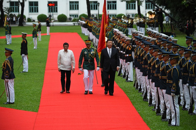 Ong Tap den Philippines tim kiem cau vong sau mua voi TT Duterte