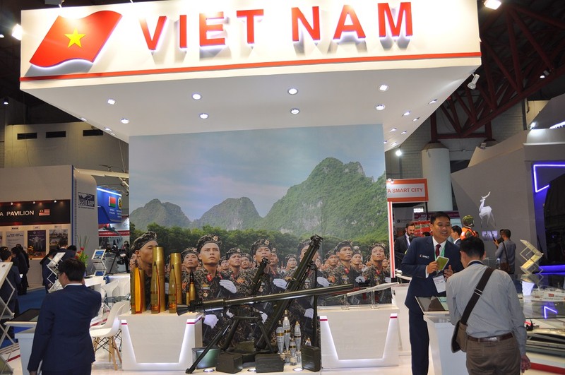 Tham gian hang vu khi Viet Nam, cac nuoc o trien lam IndoDefence-Hinh-12