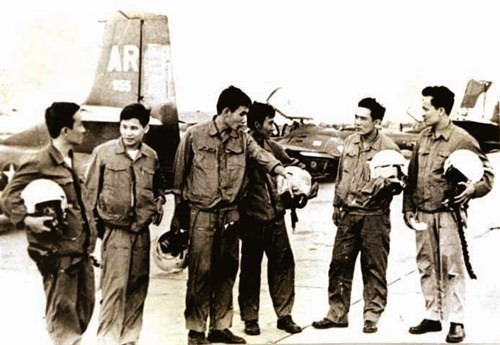Chien cong dac biet cua may bay A-37 trong tran Kong Pong Xom-Hinh-11