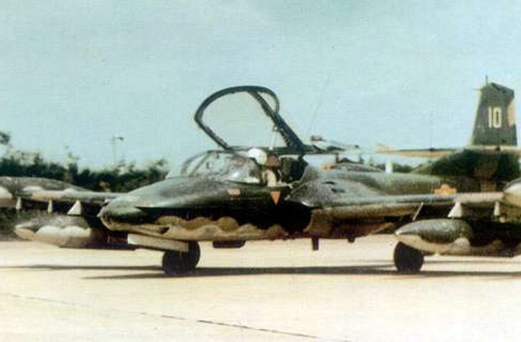 Chien cong dac biet cua may bay A-37 trong tran Kong Pong Xom-Hinh-12