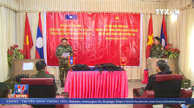 Qua tu hao, Viet Nam ban giao sung truong Galil ACE cho Lao-Hinh-2