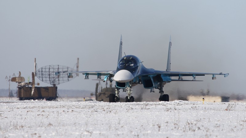 Dinh chi bay Su-34, 120 chien dau co Nga buoc phai nam dat-Hinh-2