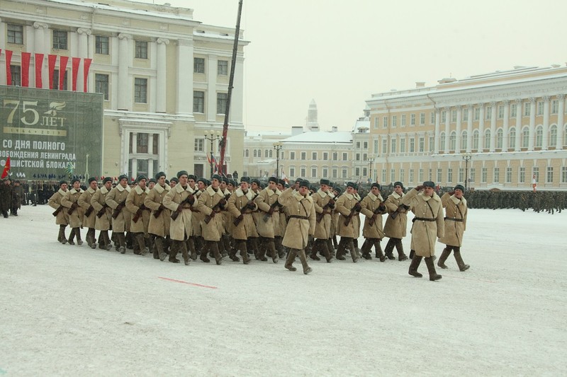 Nga duyet binh ky niem 75 nam giai phong Leningrad giua tuyet trang-Hinh-4