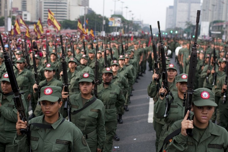 Bien gioi Venezuela “nong bung bung”, phao Msta-S san sang khai hoa-Hinh-6