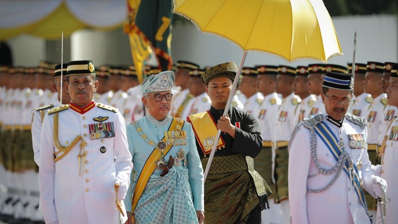 Vua moi cua Malaysia thich polo, bong da-Hinh-5