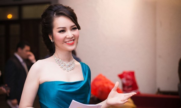 Thong tin hiem hoi ve chong dai gia cua A hau Thuy Van-Hinh-5