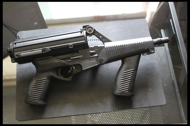 Calico M950 khau tieu lien co hop tiep dan 