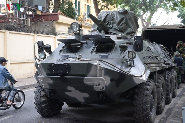 Can canh xe thiet giap BTR-60PB Viet Nam bao ve Thuong dinh My-Trieu